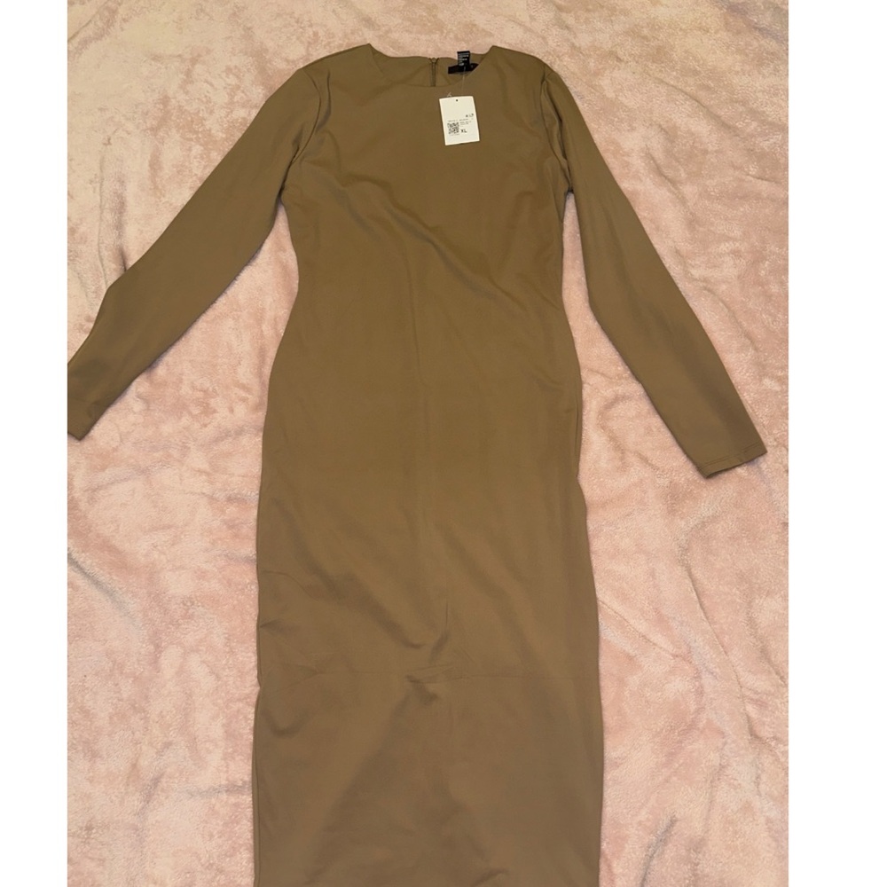 FOREVER 21 Elegant NUDE/TAN Long Sleeve Dress 👗
